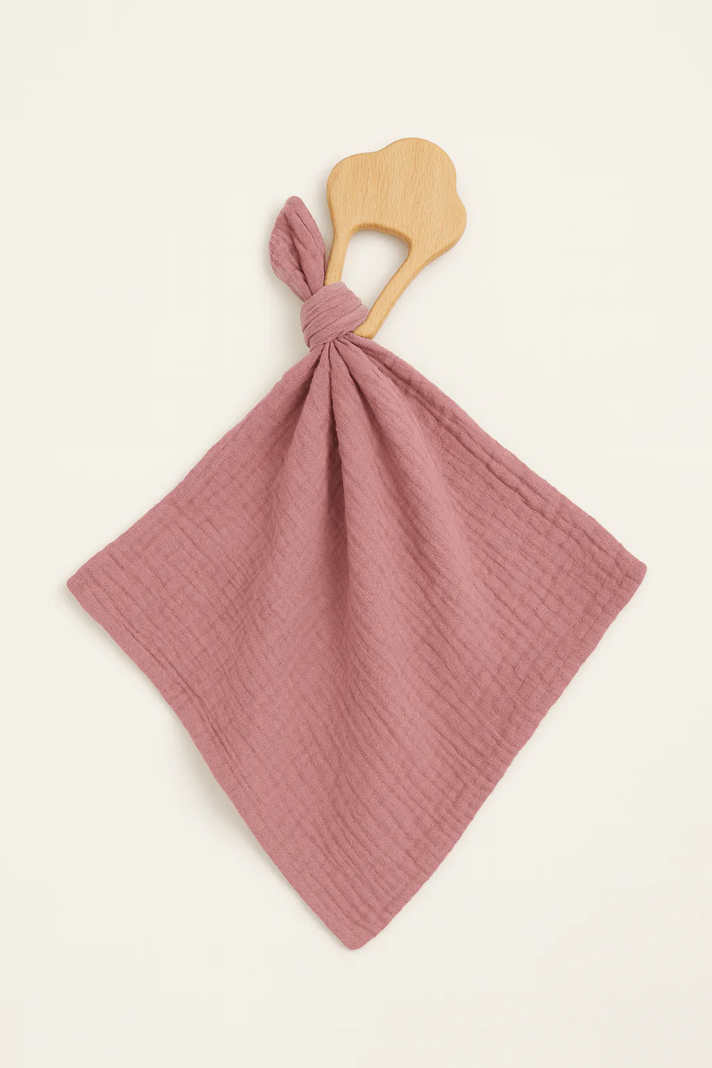 Anneau de dentition bébé personnalisable en bois et lange en gaze de coton rose – Image 2
