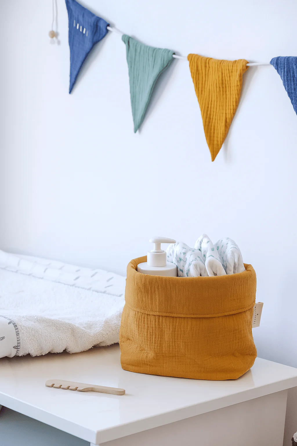 Panière de rangement bébé et enfant personnalisable en gaze de coton camel – Image 3