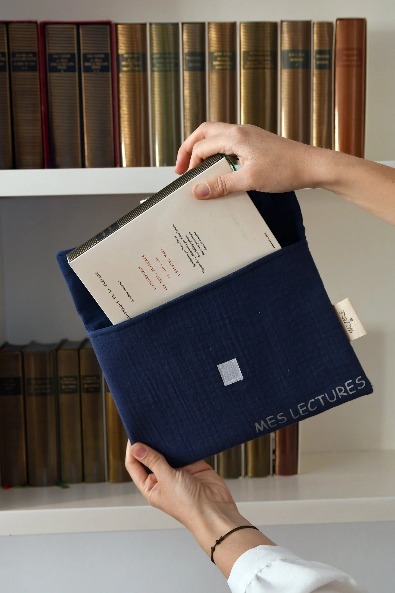 Pochette protection livre femme personnalisable en gaze de coton verte – Image 4